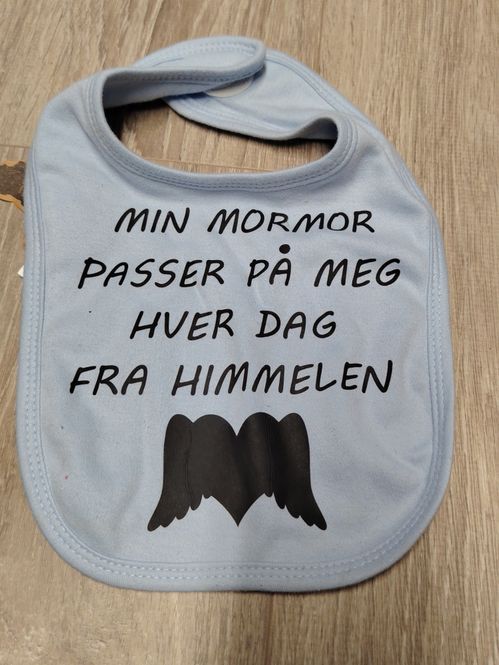 Hovedbilde Smekk - min mormor passer på ...
